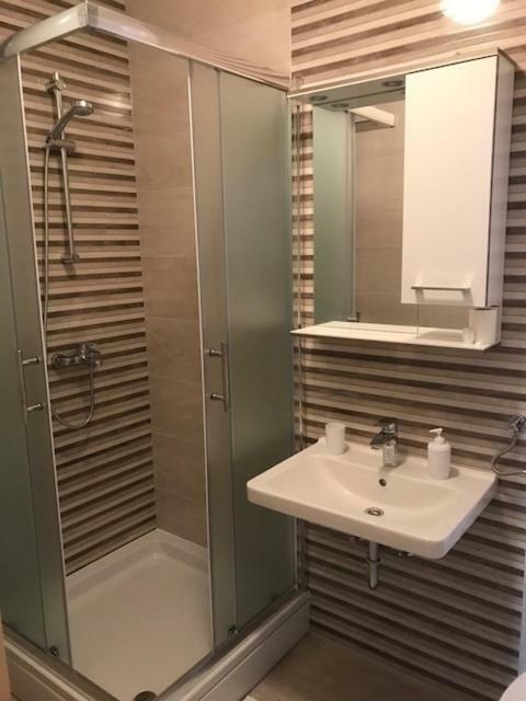 Apartmani Ruza マカルスカ エクステリア 写真
